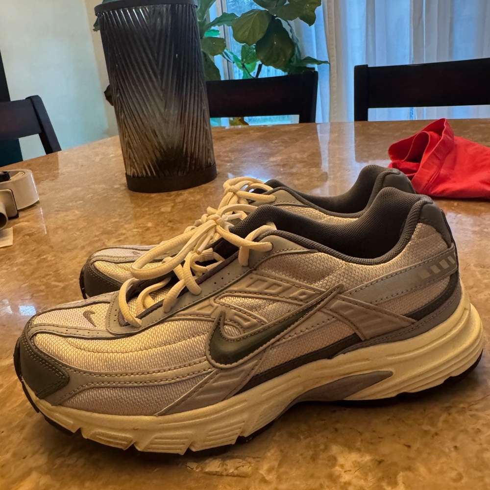 Nike Men's Gray and Cream Sneakers